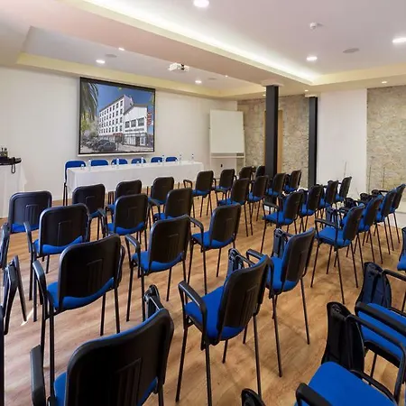 Steyler & Congress מלון 4*